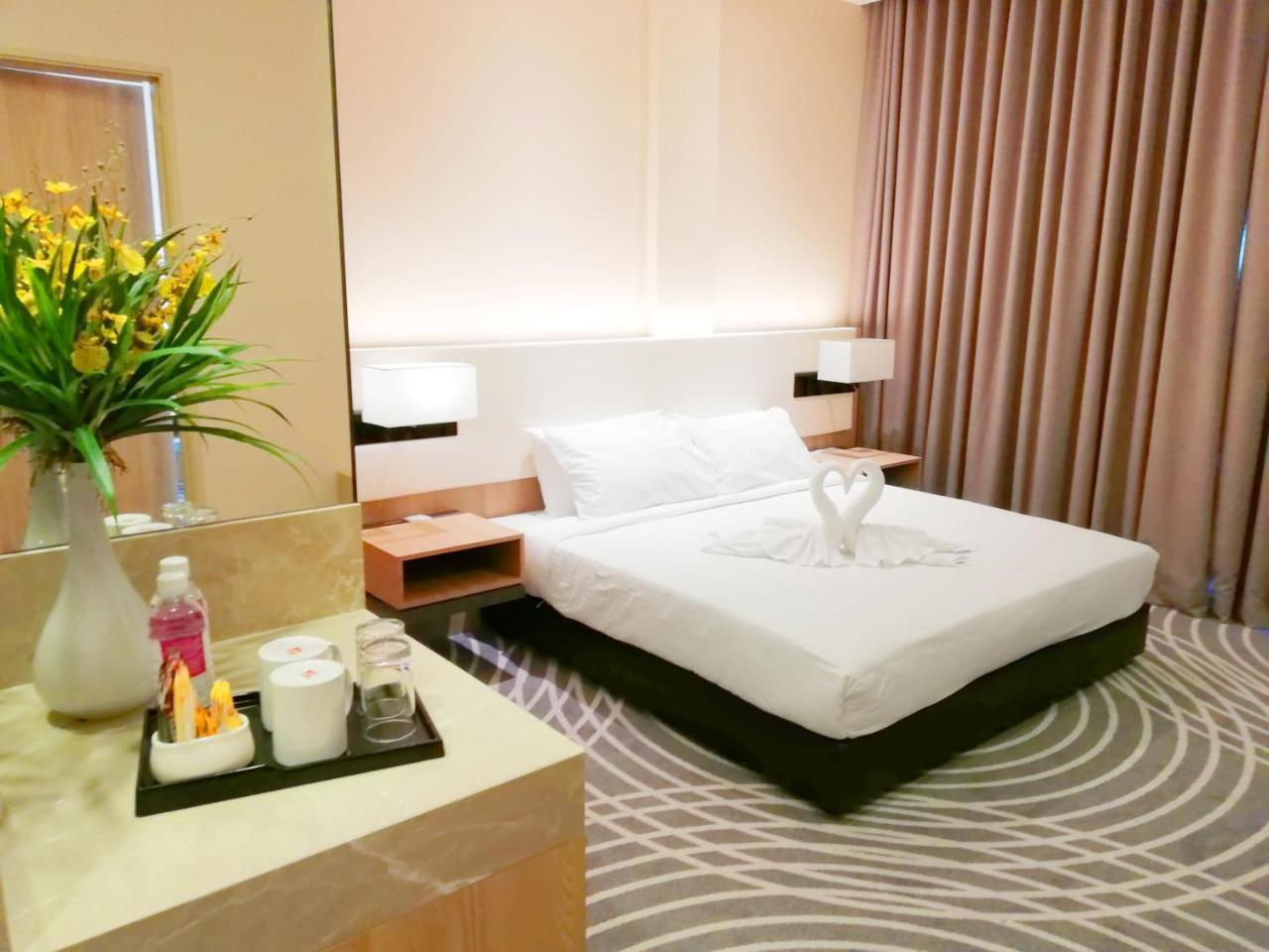 Upper View Regalia Hotel Kuala Lumpur Exterior photo